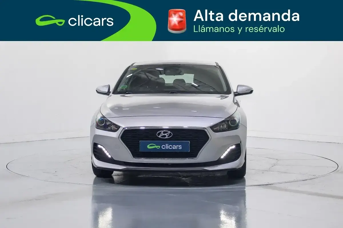 Usado Hyundai i30 120 CV (88 kW) 2018 Gris Berlina