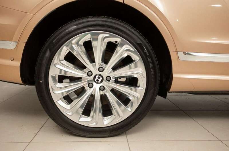 Amarillo Usado 2023 Bentley Bentayga SUV | 318.700 € - Imagen 1/4