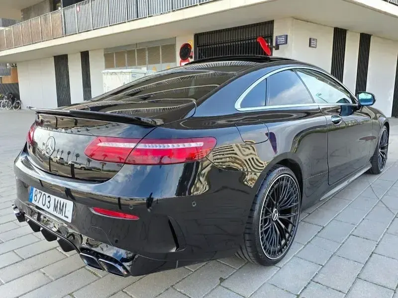 Usado Mercedes E220 194 CV (142 kW) 2018 Negro Coupe