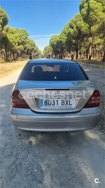 Usado Mercedes C200 Classic 116 CV (85 kW) 2002 Gris / plata Berlina