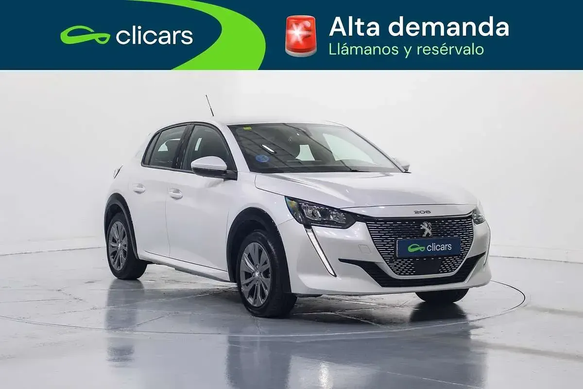 Usado Peugeot e-208 Allure 100 kW (136 CV) 2020 Blanco Utilitario