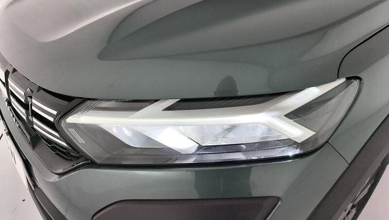 Usado Dacia Sandero Extreme 100 CV (73 kW) 2025 Verde Berlina