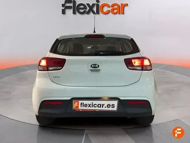 Usado Kia Rio 84 CV (61 kW) 2018 Blanco