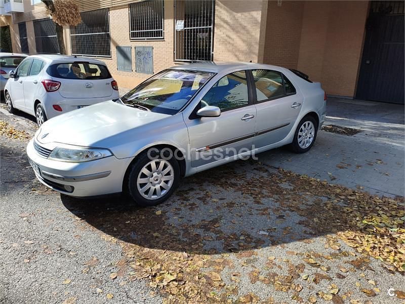 Gris / plata Usado 2002 Renault Laguna II Privilege Berlina | 1999 € (Precio justo) - Imagen 1/4
