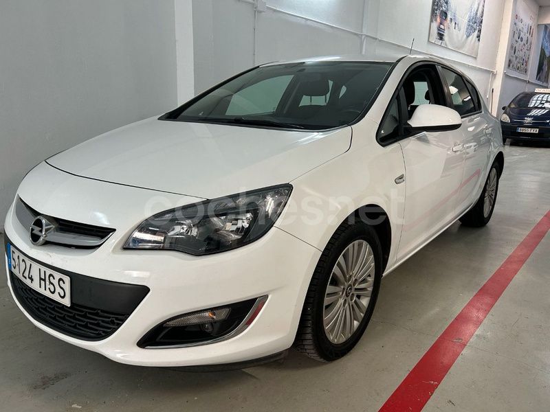 Blanco Usado 2013 Opel Astra Business Berlina | 7490 € (Precio justo) - Imagen 1/4