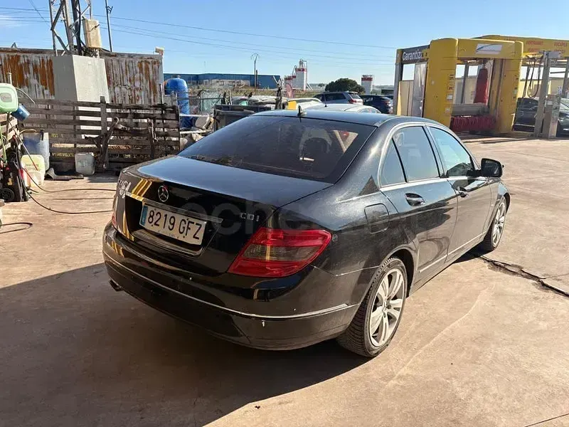 Usado Mercedes C220 Elegance 170 CV (125 kW) 2007 Negro Berlina