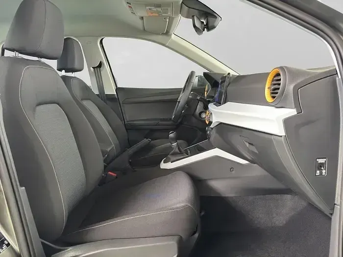 Usado Seat Arona Style 110 CV (80 kW) 2024 Gris SUV