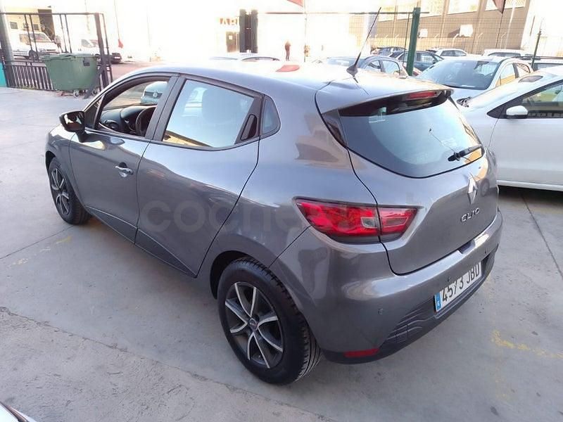 Usado Renault Clio III Collection 75 CV (55 kW) 2014 Beige Berlina