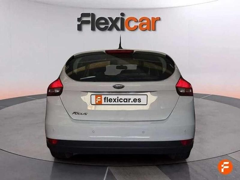 Usado Ford Focus Trend+ 120 CV (88 kW) 2018 Blanco Utilitario