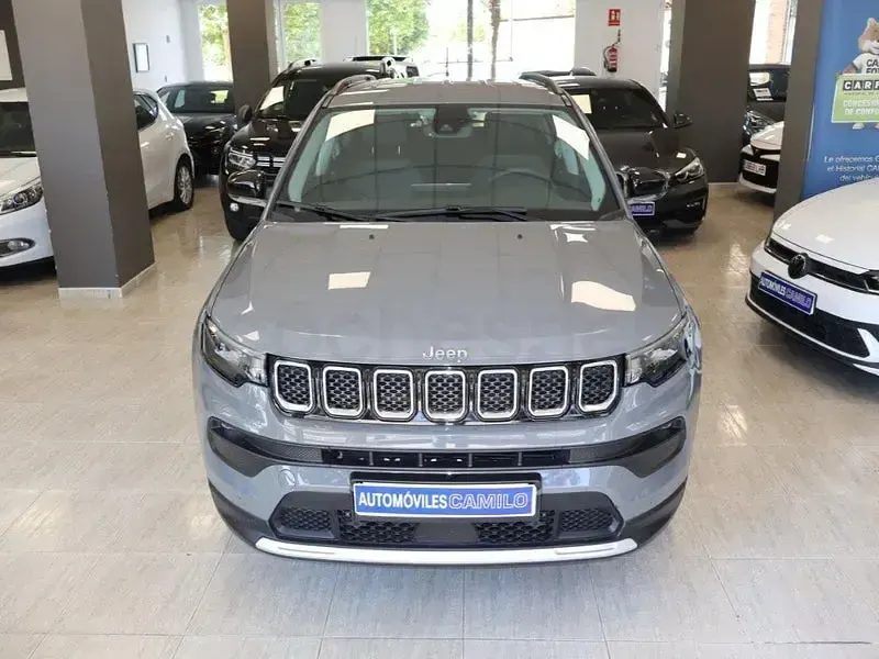 Usado Jeep Compass Limited 190 CV (139 kW) 2021 Gris / plata SUV