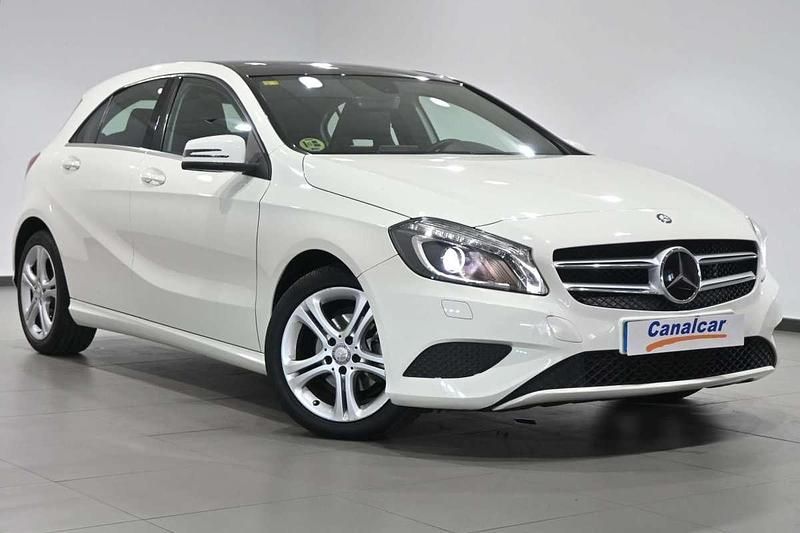 Usado Mercedes A180 Urban 109 CV (80 kW) 2014 Blanco Utilitario