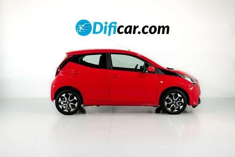Usado Toyota Aygo 71 CV (52 kW) 2021 Rojo Utilitario