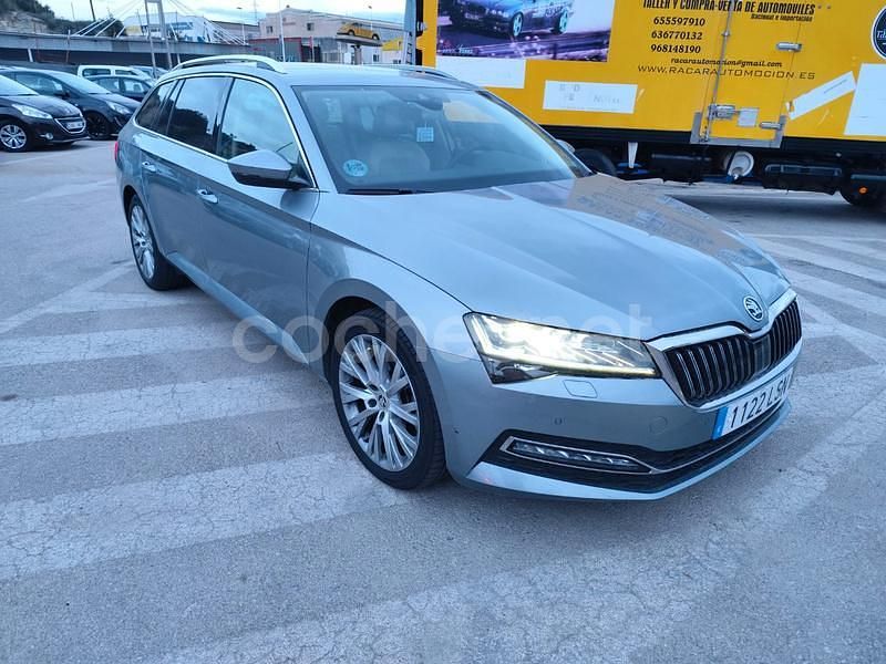 Gris / plata Usado 2021 Skoda Superb Style Familiar | 16.995 € (Precio justo) - Imagen 1/4