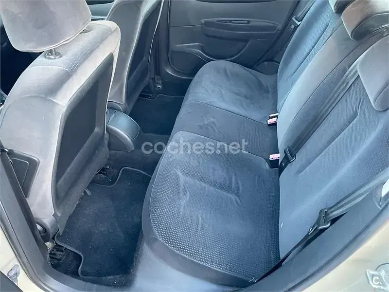 Usado Citroën C4 110 CV (80 kW) 2007 Beige Berlina