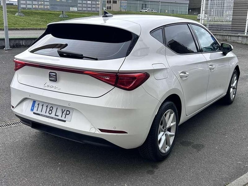 Usado Seat Leon Reference 116 CV (85 kW) 2022 Blanco Utilitario