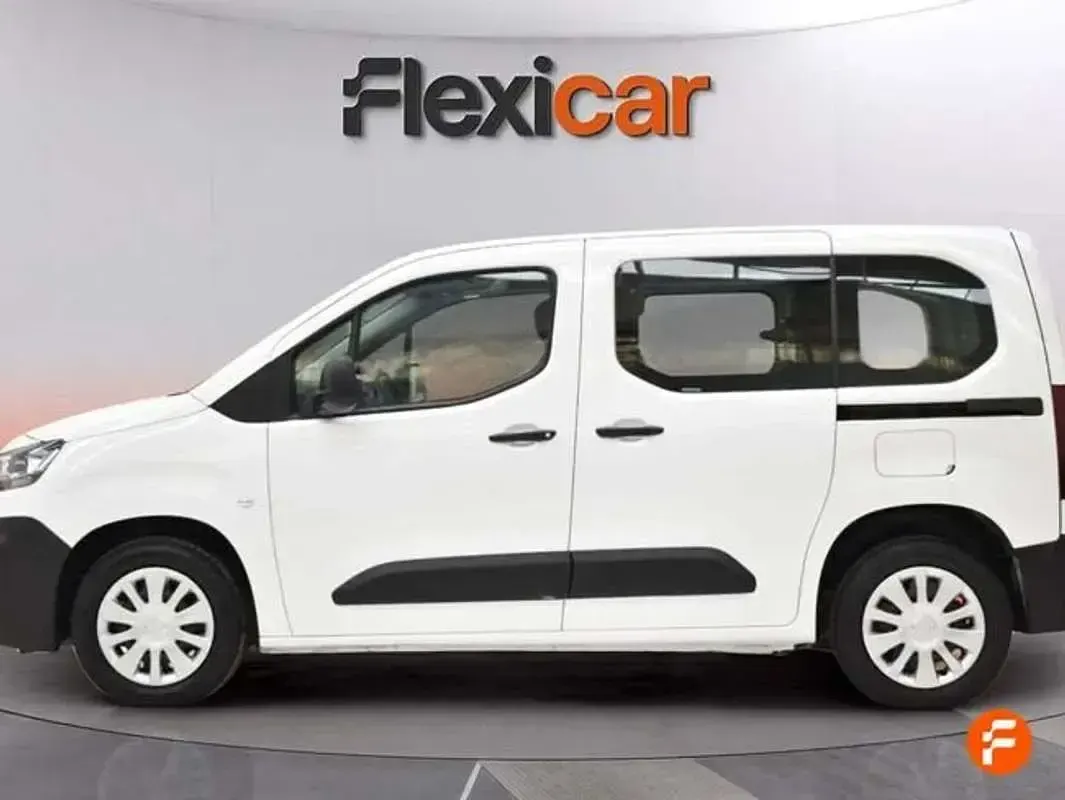 Usado Citroën Berlingo Feel 102 CV (75 kW) 2021 Blanco Monovolumen