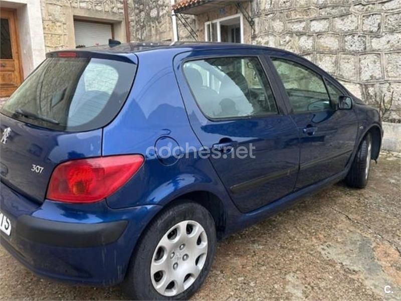 Usado Peugeot 307 110 CV (80 kW) 2004 Azul Berlina