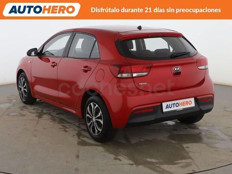 Usado Kia Rio 84 CV (61 kW) 2019 Rojo Berlina