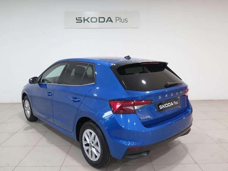 Usado Skoda Fabia Selection 95 CV (69 kW) 2025 Azul Utilitario