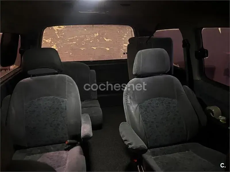 Usado Hyundai H-1 100 CV (73 kW) 2001 Gris / plata Monovolumen