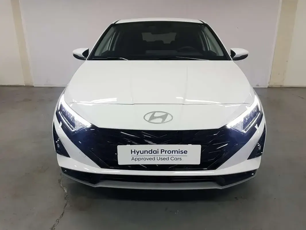 Usado Hyundai i20 101 CV (74 kW) 2025 Blanco Utilitario