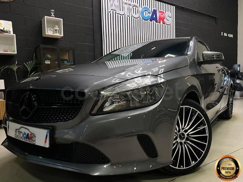 Usado Mercedes A180 Urban 109 CV (80 kW) 2015 Gris / plata Berlina