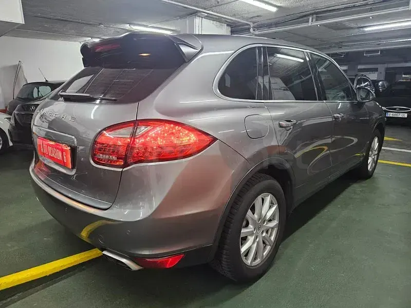 Usado Porsche Cayenne 382 CV (280 kW) 2013 Gris / plata SUV