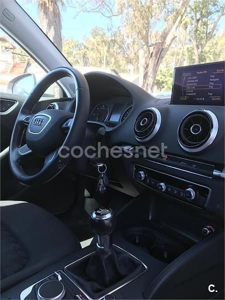 Usado Audi A3 Attraction 105 CV (77 kW) 2014 Blanco Berlina