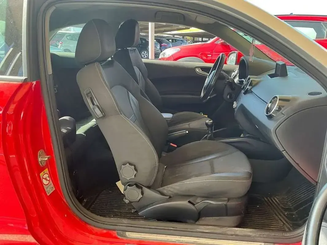 Usado Audi A1 Ambition 90 CV (66 kW) 2011 Rojo Utilitario