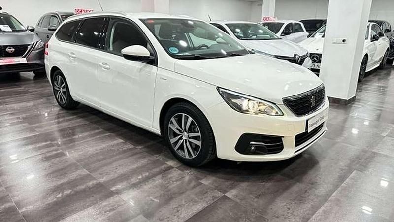 Blanco Usado 2021 Peugeot 308 Active Utilitario | 8990 € (Buen precio) - Imagen 1/4