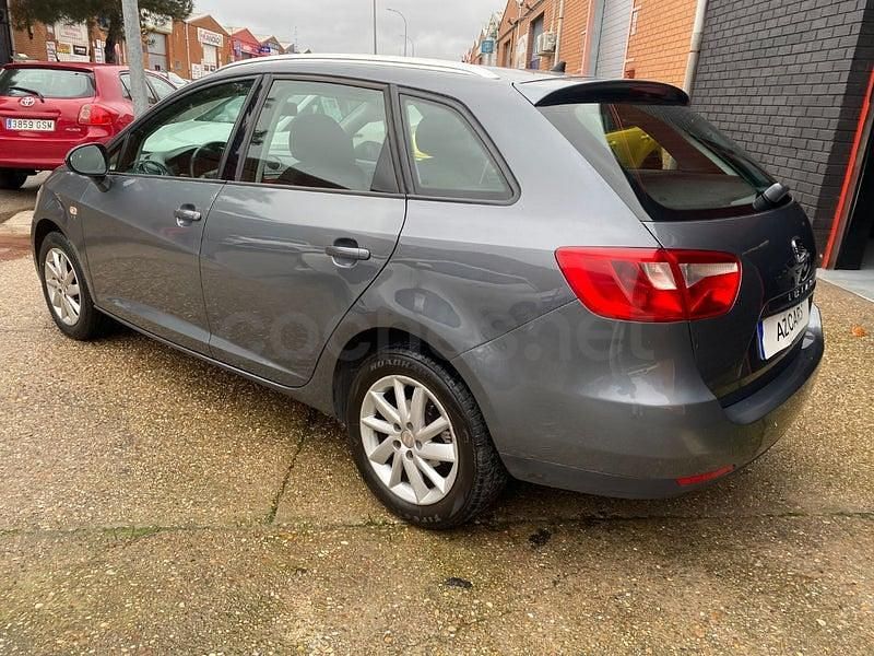 Usado Seat Ibiza ST Style 105 CV (77 kW) 2012 Gris / plata Familiar