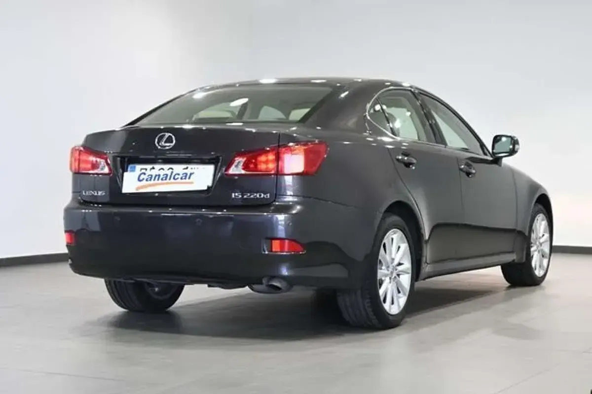 Usado Lexus IS220d Luxury Line 177 CV (130 kW) 2010 Marrón Berlina