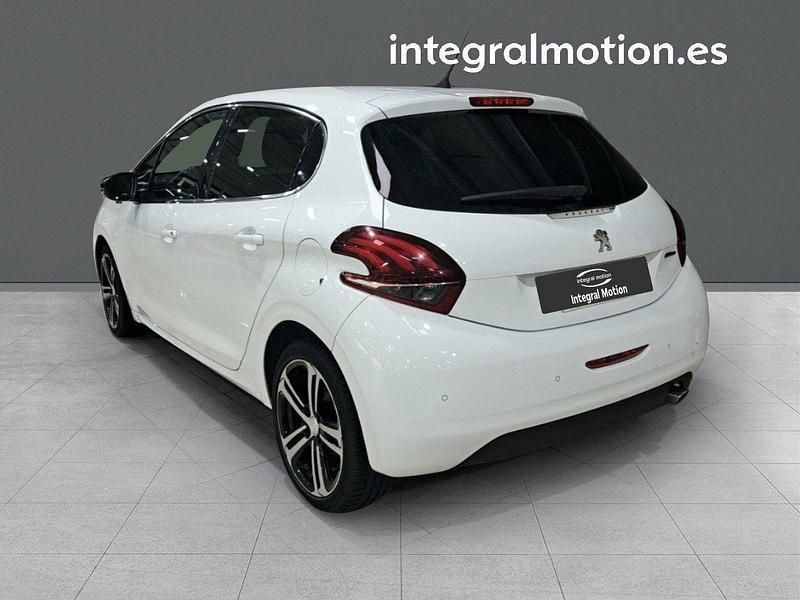 Usado Peugeot 208 GT-line 110 CV (80 kW) 2018 Blanco Utilitario