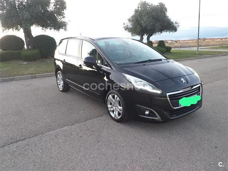 Usado Peugeot 5008 Active 115 CV (84 kW) 2014 Negro Monovolumen