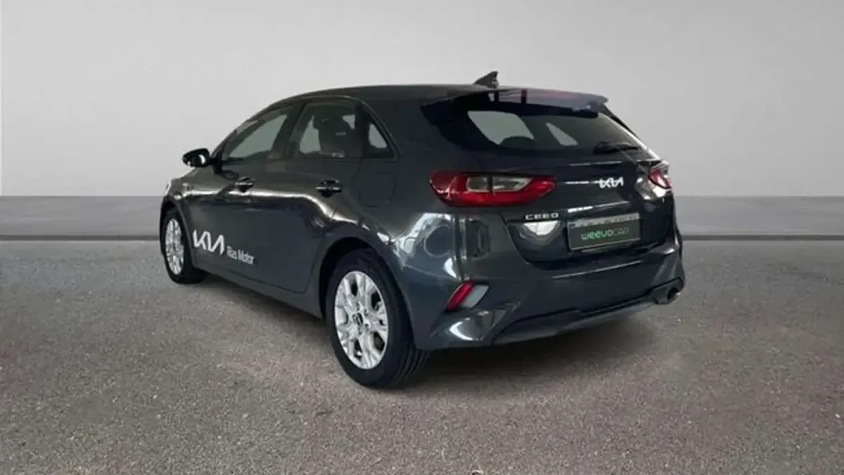 Usado Kia Ceed 120 CV (88 kW) 2023 Gris Utilitario