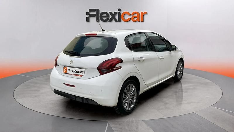 Usado Peugeot 208 Signature Sky 83 CV (61 kW) 2019 Blanco Utilitario