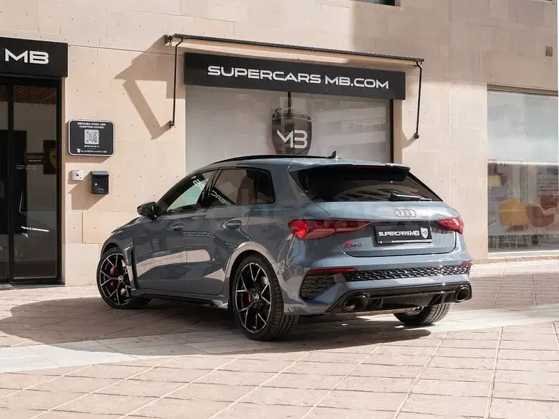 Usado Audi RS3 Ambiente 400 CV (294 kW) 2023 Gris / plata Berlina