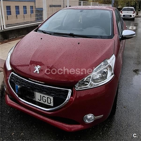 Granate Usado 2015 Peugeot 208 Style Utilitario | 6800 € (Precio justo) - Imagen 1/4