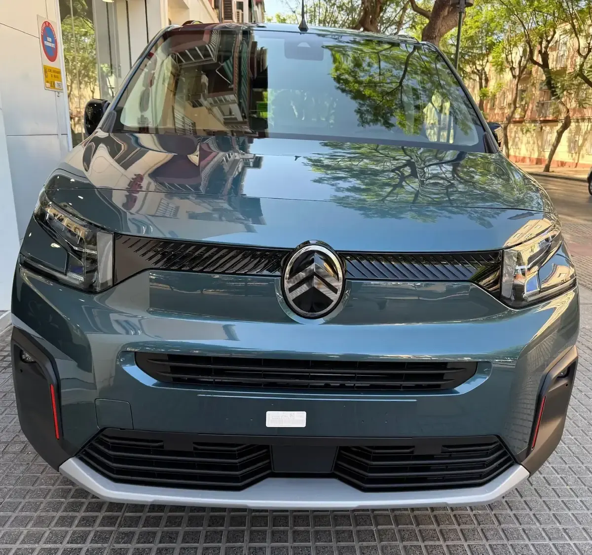 Nuevo Citroën Berlingo 100 CV (73 kW) 2026 Verde Monovolumen