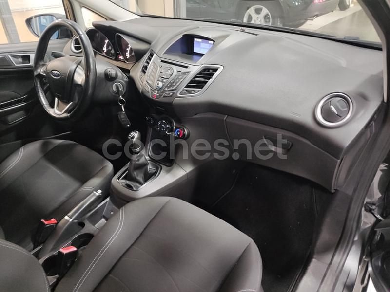 Usado Ford Fiesta Trend 82 CV (60 kW) 2016 Gris / plata Utilitario