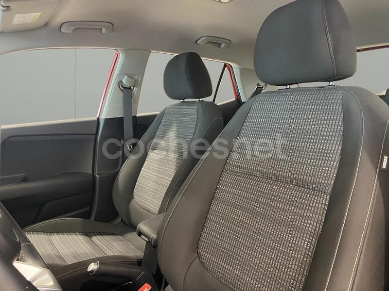 Usado Kia Stonic 100 CV (73 kW) 2024 Rojo SUV