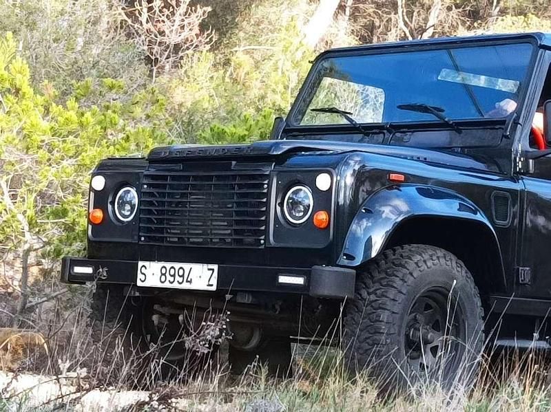 Usado Land Rover Defender 111 CV (81 kW) 1991 Negro Familiar