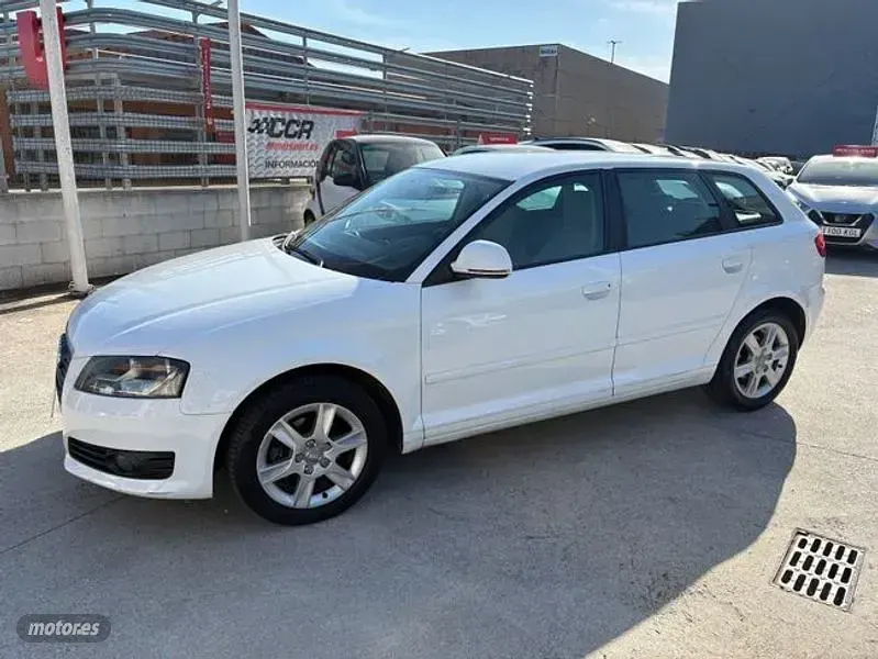 Usado Audi A3 Ambiente 105 CV (77 kW) 2008 Blanco Utilitario