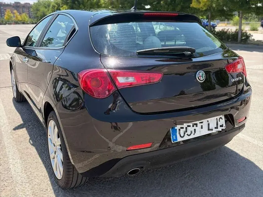 Usado Alfa Romeo Giulietta Super 120 CV (88 kW) 2017 Negro Utilitario