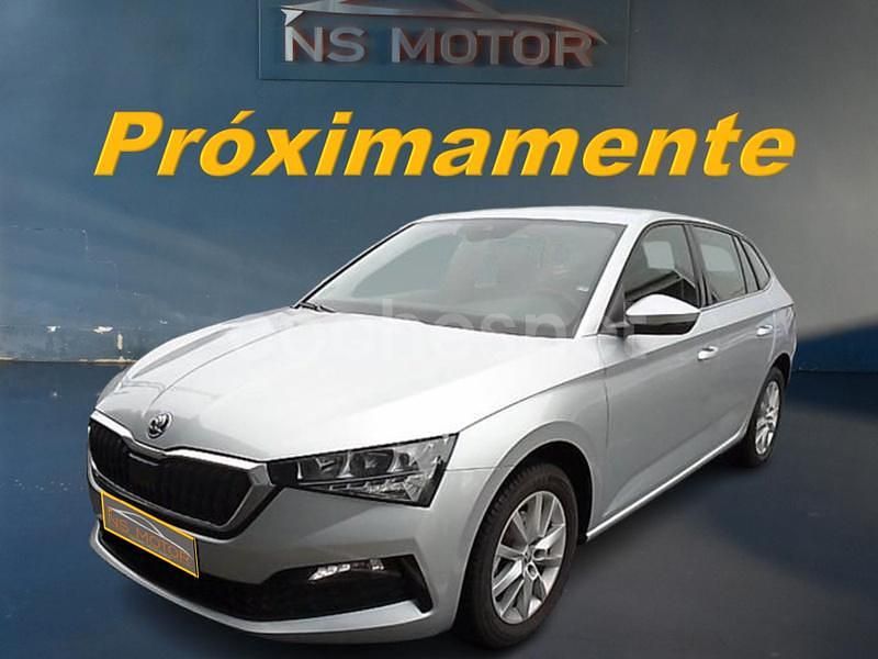 Gris / plata Usado 2021 Skoda Scala Ambition Utilitario | 13.900 € (Precio justo) - Imagen 1/4