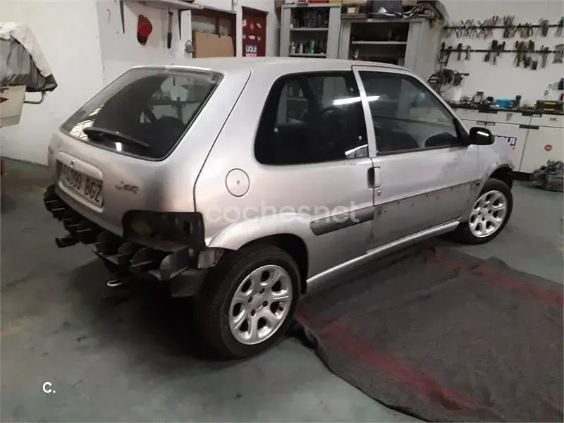 Usado Citroën Saxo 90 CV (66 kW) 2001 Gris / plata Utilitario