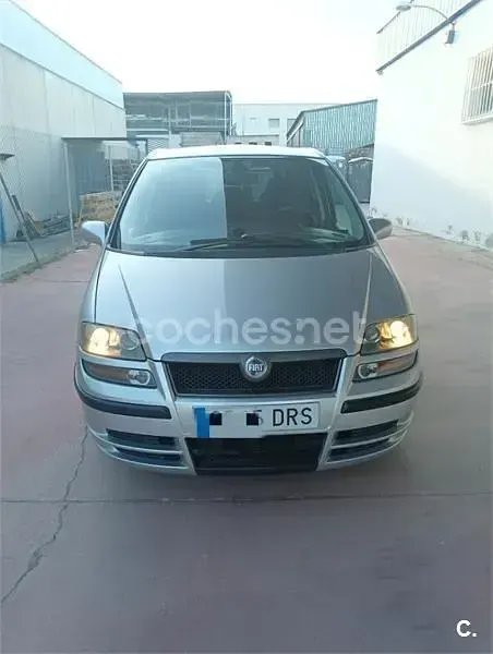 Usado Fiat Ulysse Emotion 128 CV (94 kW) 2005 Gris / plata Monovolumen