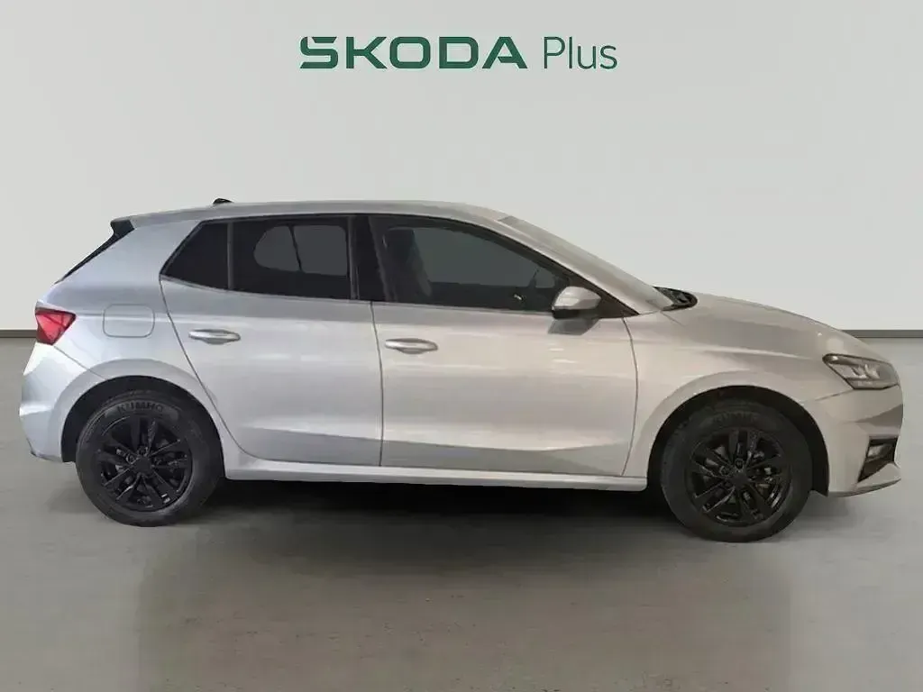 Nuevo Skoda Fabia Selection 95 CV (69 kW) 2025 Gris plata Utilitario