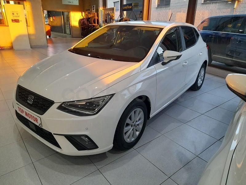 Usado Seat Ibiza Style Plus 110 CV (80 kW) 2021 Blanco Utilitario