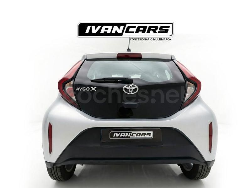 Käytetty Toyota Aygo X Play 72 HP (52 kW) 2023 Harmaa Katumaasturi
